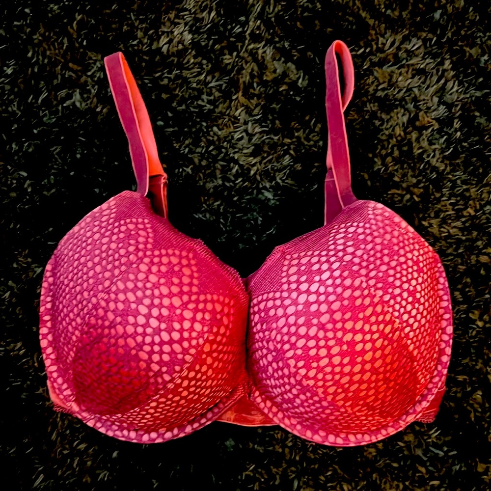 VICTORIA’S SECRET Very Sexy Push-Up Bra